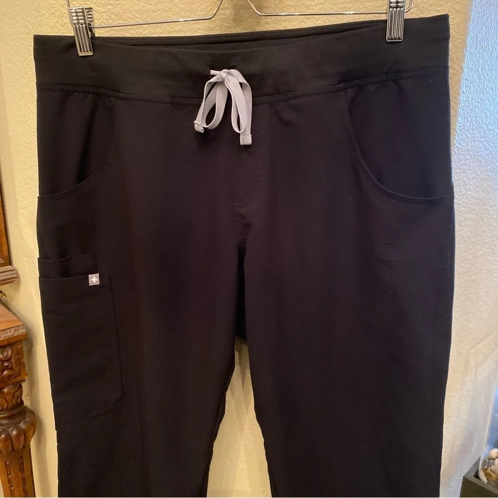 FIGS Black Technical Collection Scrub Pants Size Large-Unisex